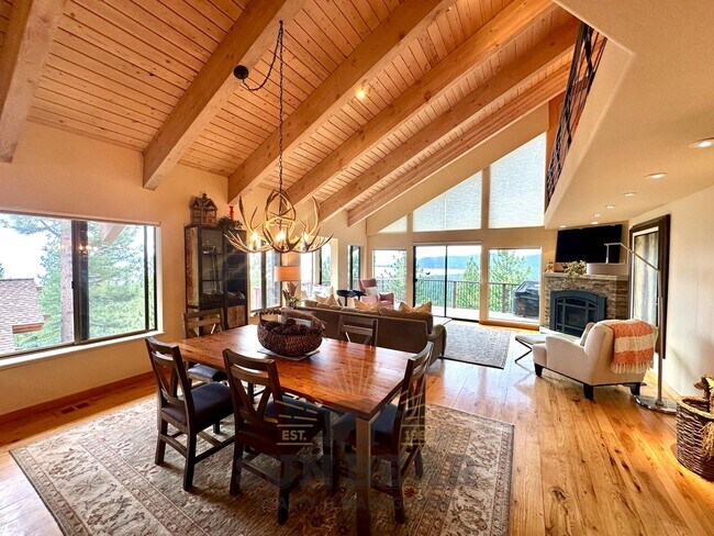 Building Photo - Panormic Lake Vew & Luxury Living in Tyrol...