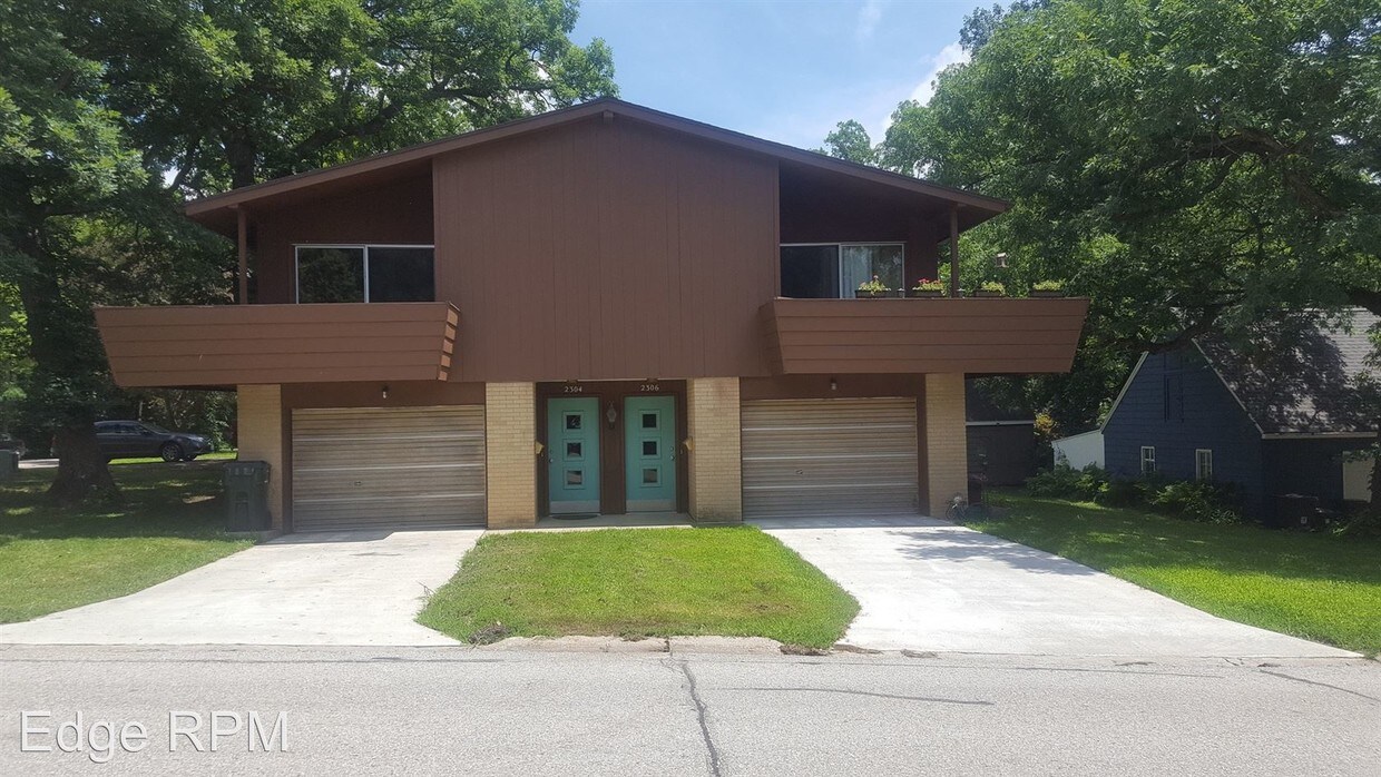 2306 Parrish St, Cedar Falls, IA 50613 Apartment for Rent in Cedar