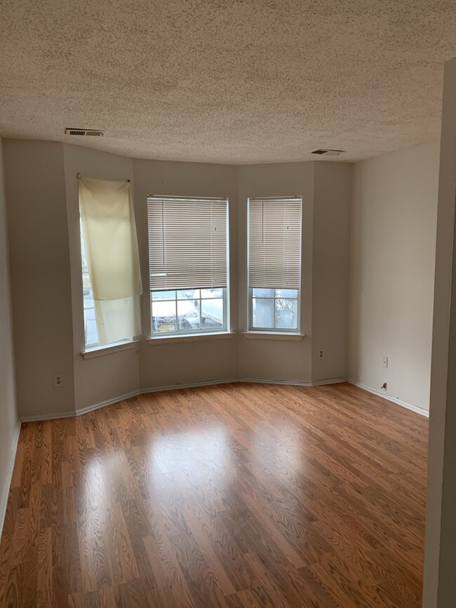 Foto del edificio - 61 Tanglewood Ct