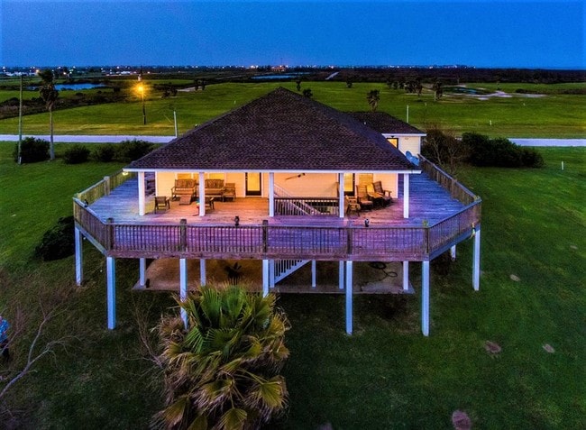 Building Photo - 909 Rancho Caribe Dr