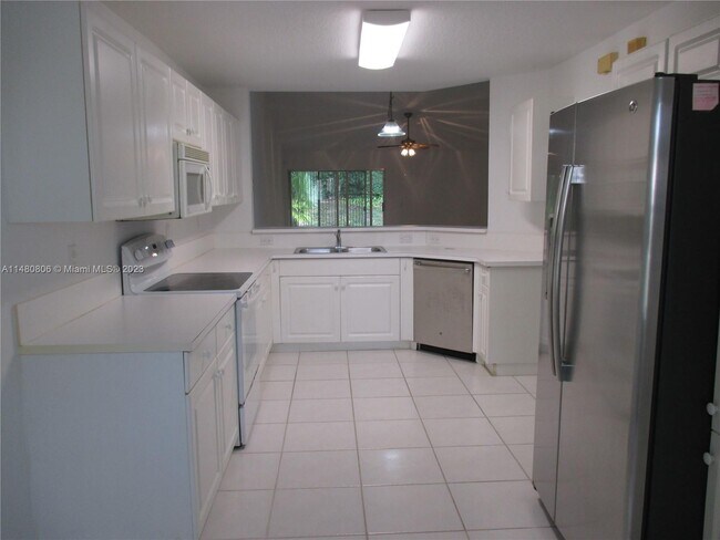 Foto del edificio - 4112 Pine Ridge Ln
