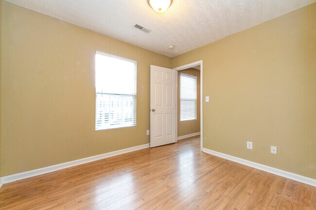 Building Photo - 106 Silver Creek Ct