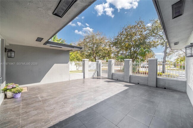 Foto del edificio - 2121 NE 62nd St