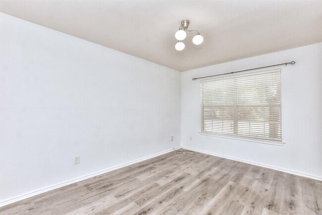 Building Photo - 233 Brandons Way