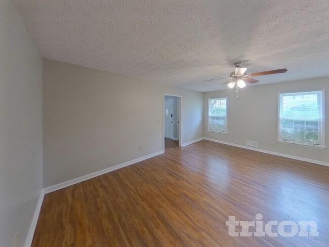Foto del edificio - 740 Cedar Farms Dr