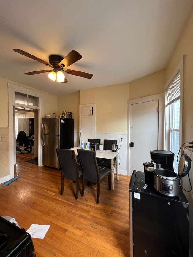 Building Photo - Porter Square, Eat-in Kitchen, Laundry on ...