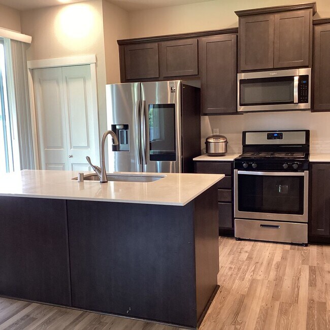 Foto del edificio - 4 Bedroom Corner Lot Home in Granite Falls