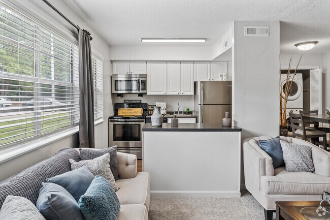 Majestic -2BR, 1BA - 900SF - Kitchen - Royal Park - Students save up to 10%!