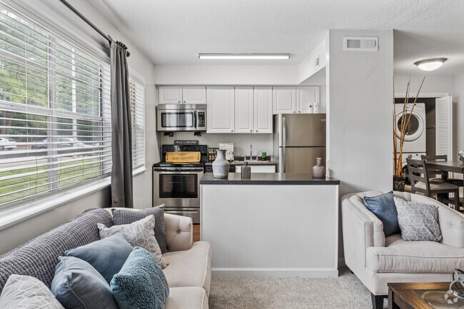 Majestic -2BR, 1BA - 900SF - Kitchen - Royal Park - Students save up to 10%!