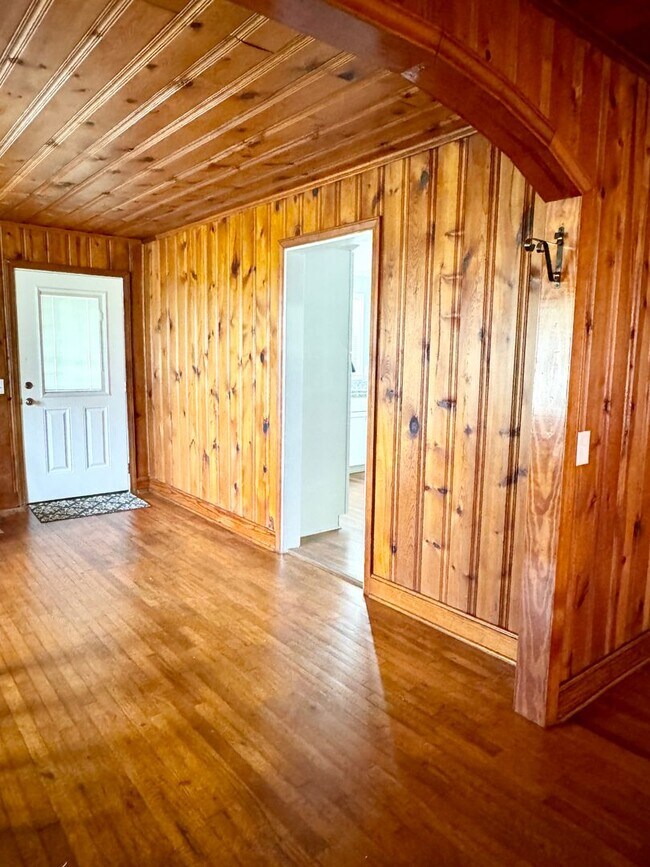 Foto del edificio - Move in ready! Fully Renovated with attent...