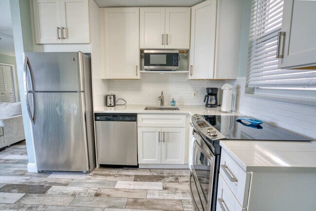 Foto del edificio - 5500 Bonita Beach Rd SW