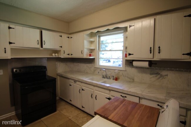 Building Photo - 3 br, 1 bath House - 3172 Bonanza Dr