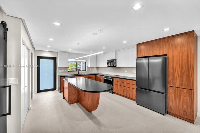 Foto del edificio - 2211 NE 122nd St