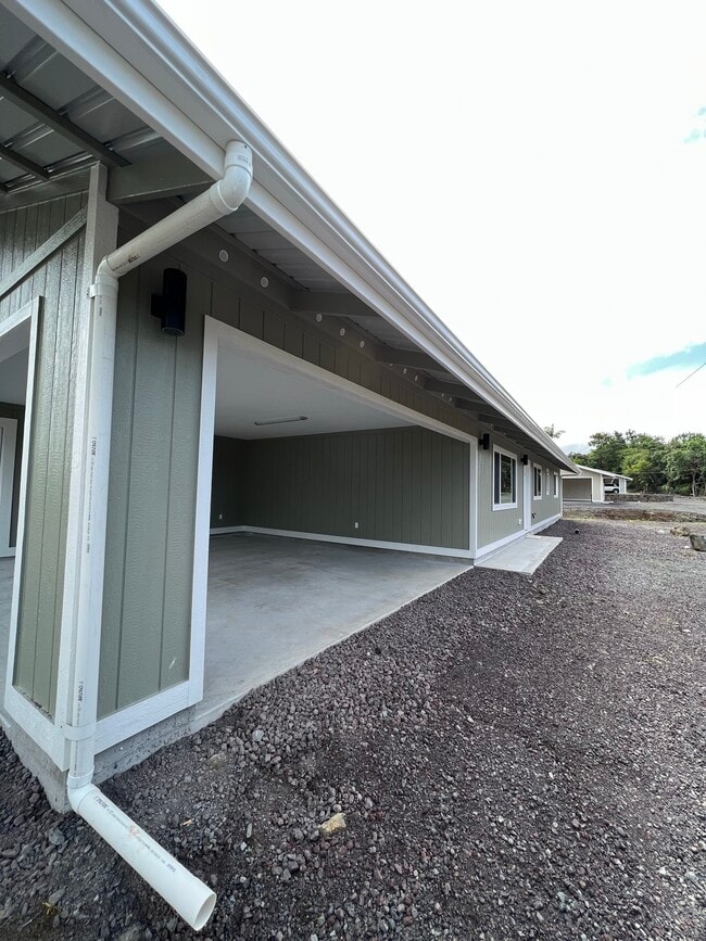 Building Photo - 45 Naauao St