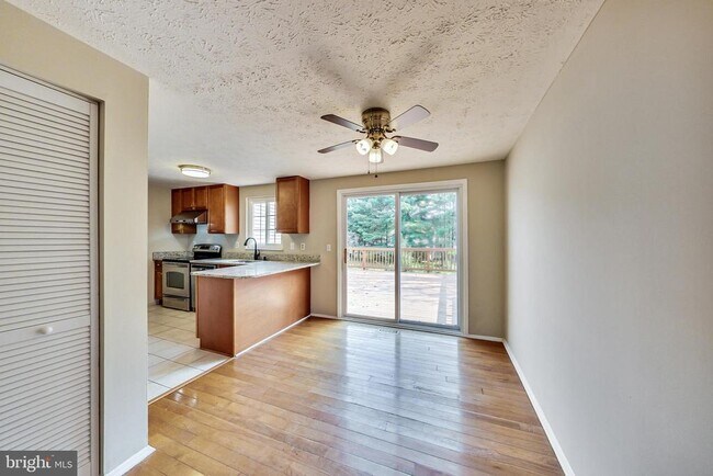 Building Photo - 11141 Captain's Walk Ct