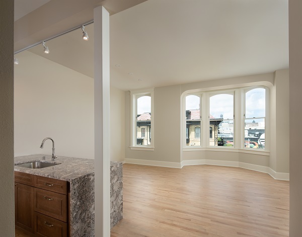 Beautiful bay window - 427 W National Ave