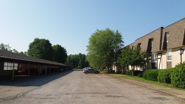 Foto del edificio - 4151 Logan Gate Rd