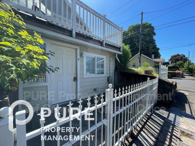 Foto principal - 4004 NE Mallory Ave