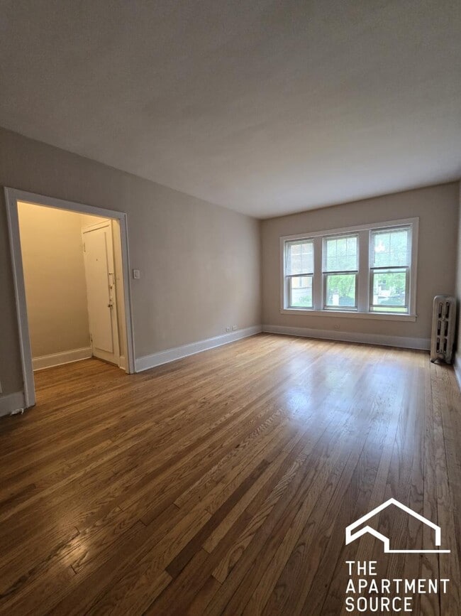 Building Photo - 912 Reba Pl