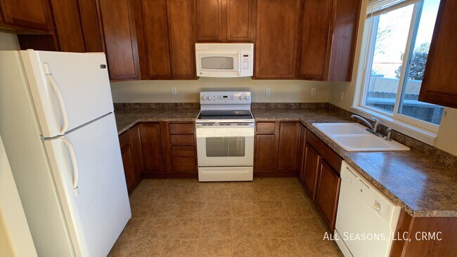 Building Photo - 4140 Park Village Grv-