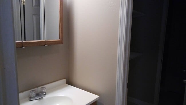 Foto del edificio - Spacious 3 Bedroom Townhome