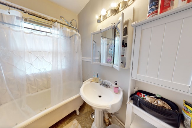 Building Photo - 9 Story St