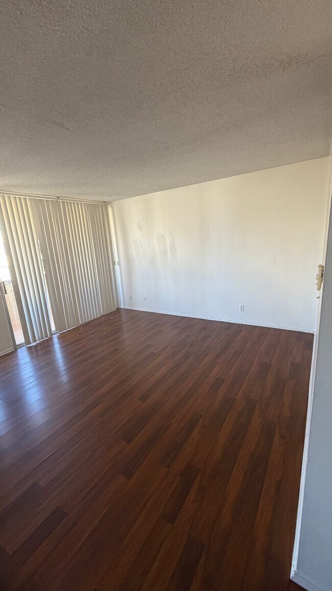 Foto del edificio - 1301 W Lincoln Ave