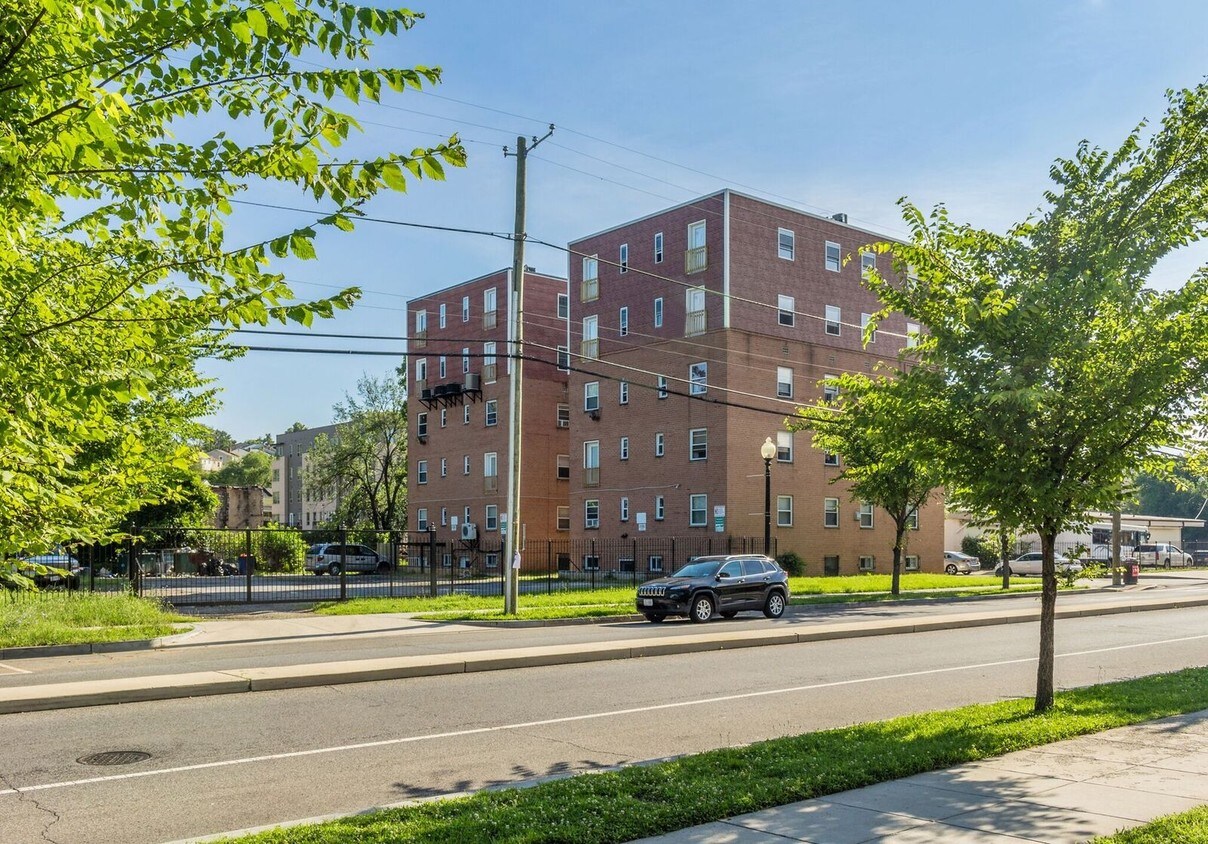 Primary Photo - 704 51st St NE