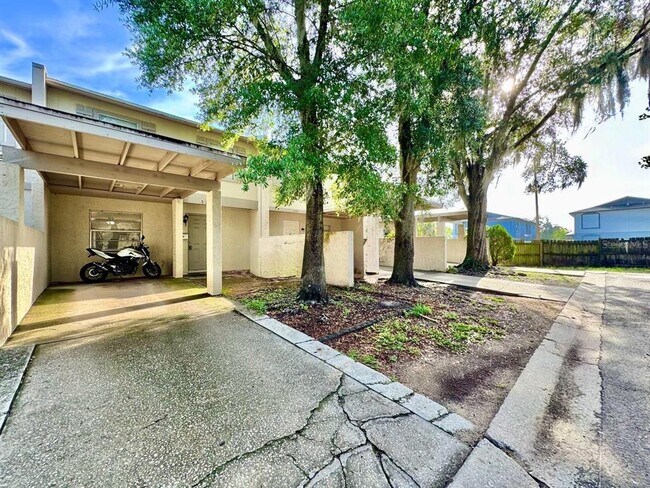 Foto del edificio - 5216 Tennis Ct Cir