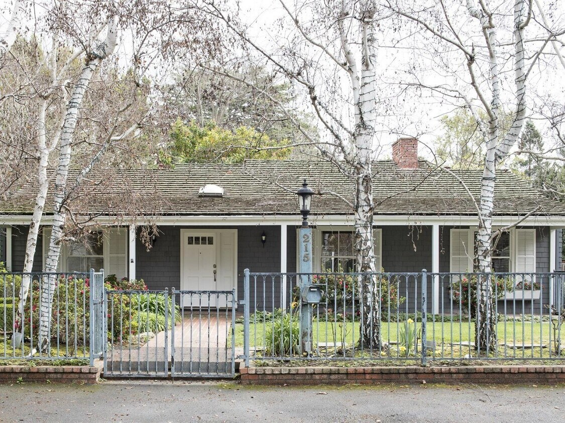 Primary Photo - 215 Arden Rd