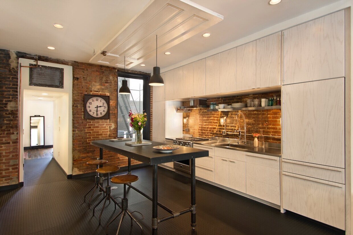 Primary Photo - 1217 N St NW