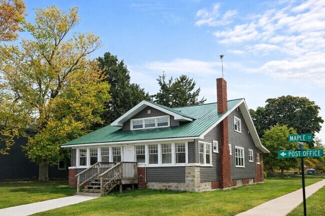 Foto del edificio - 2057 Maple Ave