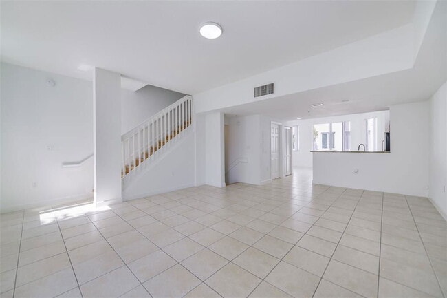 Foto del edificio - Van Buren Street, Hollywood, FL 33020 - 3 BR 3.5 BA condo