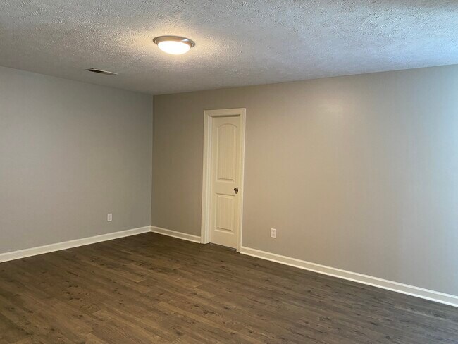Building Photo - 277 Foxworth Dr