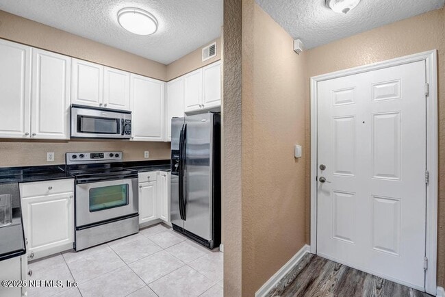 Building Photo - 8539 Gate Pkwy W