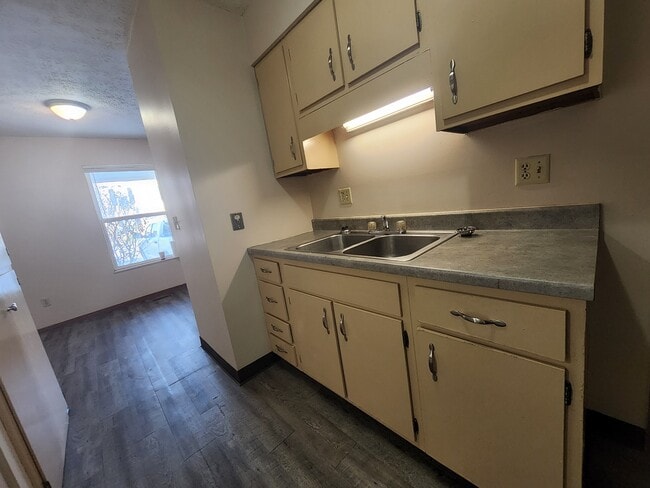 Building Photo - 208 Heritage Cir