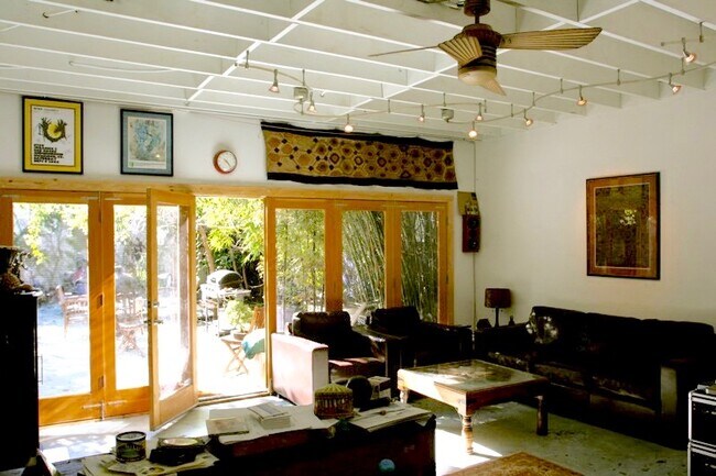 Studio/office - 2601 Abbot Kinney Blvd