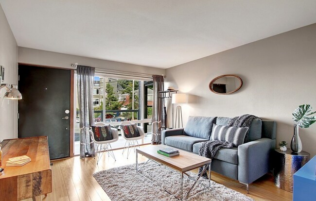 Building Photo - 3151 Alki Ave SW
