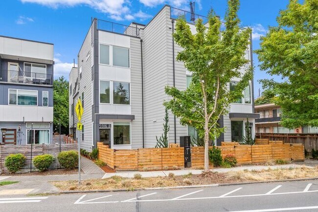 Foto del edificio - West Seattle Townhome with Air Conditionin...