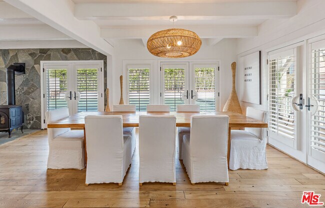 Foto del edificio - 23457 Malibu Colony Rd