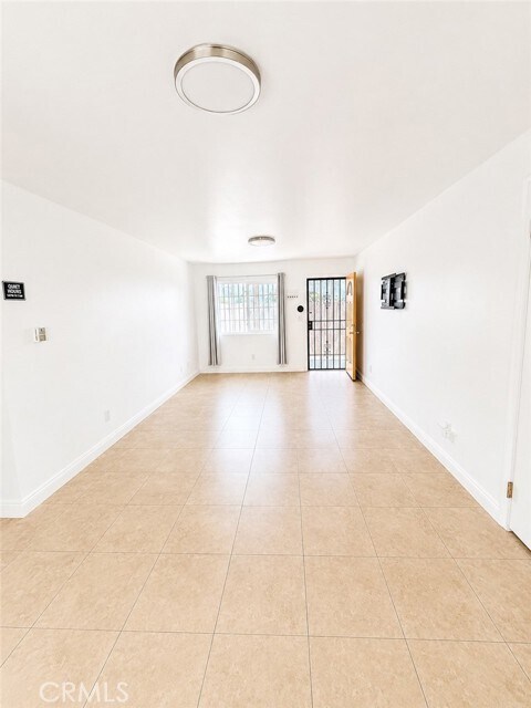 Foto del edificio - 327 E Lanzit Ave