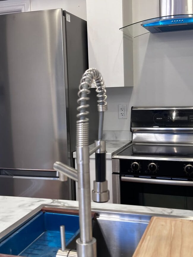 Building Photo - 157 James St