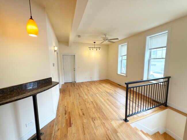 Building Photo - 2835 N Damen Ave