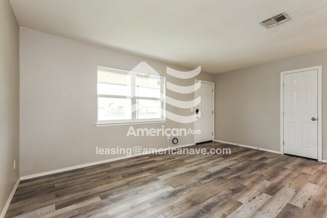 Building Photo - 912 Meadowridge Dr