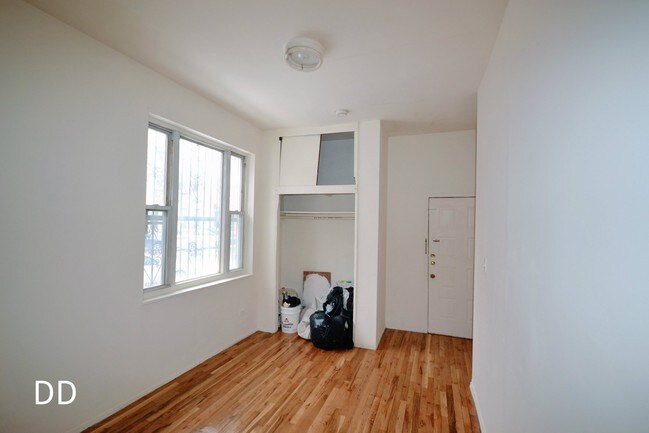 Building Photo - 269 Devoe St