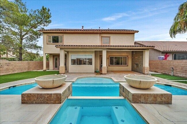 Foto del edificio - Fully Upgraded 5 Bedroom 4.5 Bathroom in Guard Gated Foothills Community!