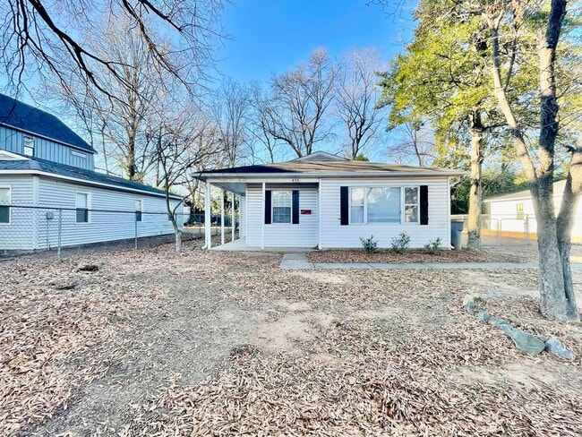 Photo - Must see this Adorable 3 bedroom 1 bath home in a Cu Da Sac. Conveniently close to Uptown, NODA, ...