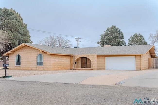 Building Photo - 1433 Eastridge Dr