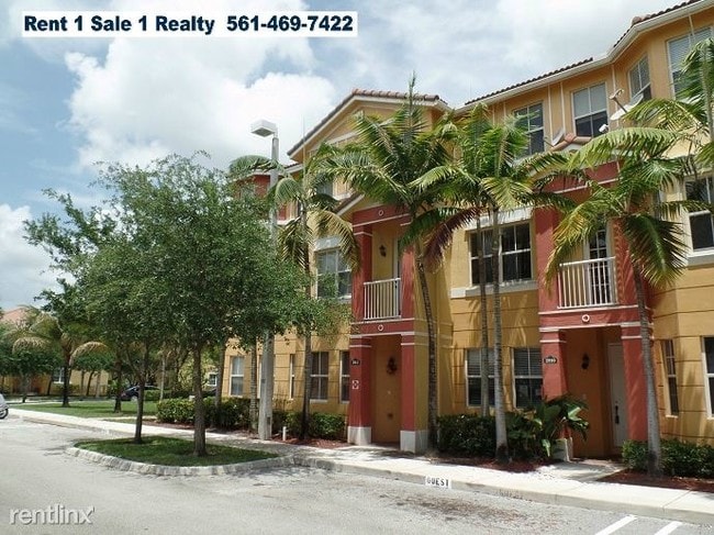 Building Photo - 1001 Shoma Dr