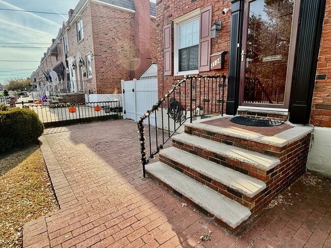 Building Photo - 3134 S 17th St